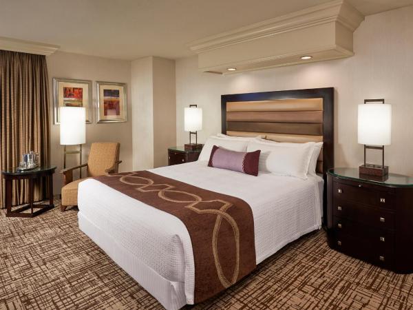 Treasure Island - TI Las Vegas Hotel & Casino, a Radisson Hotel : photo 1 de la chambre chambre lit king-size de luxe ou chambre 2 lits queen-size