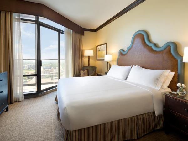 Omni Austin Hotel Downtown : photo 3 de la chambre executive one bedroom suite 1 bed with balcony