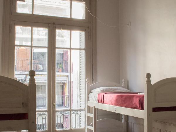 Voyage Recoleta Hostel : photo 5 de la chambre chambre quadruple avec salle de bains