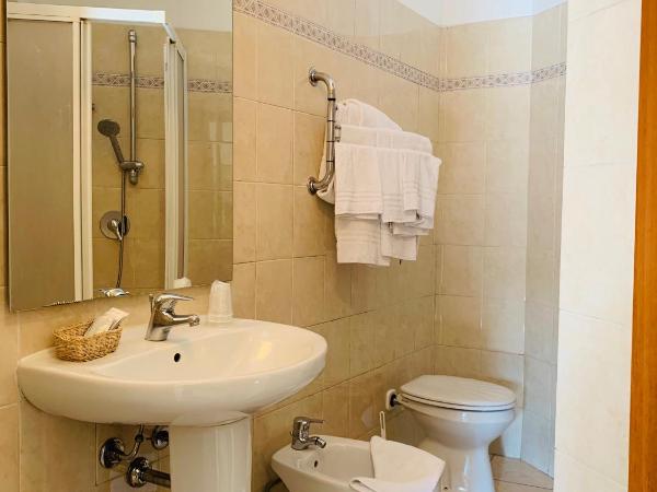 Hotel San Siro Fiera : photo 2 de la chambre chambre triple