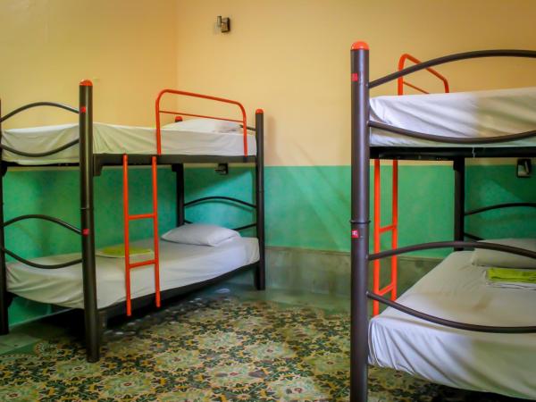 Hostal La Ermita : photo 1 de la chambre lit superposé dans dortoir mixte