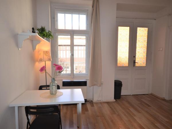 Travel&Joy backpackers : photo 10 de la chambre studio avec salle de bains privative
