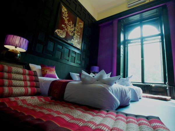 Andrassy Thai Hotel : photo 1 de la chambre chambre double ou lits jumeaux supérieure avec vue sur ville
