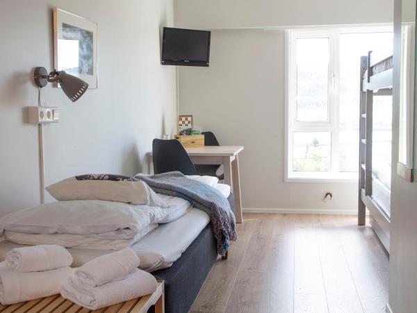 Lillehammer Stasjonen Hostel : photo 1 de la chambre chambre triple avec salle de bains