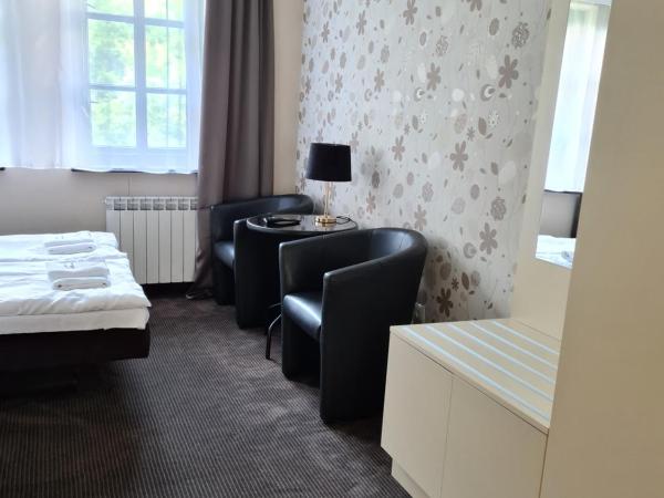 Hotel Kolorowa : photo 4 de la chambre suite familiale avec balcon