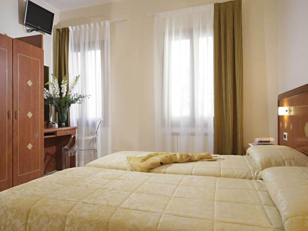 Hotel Adriatico : photo 4 de la chambre chambre double ou lits jumeaux