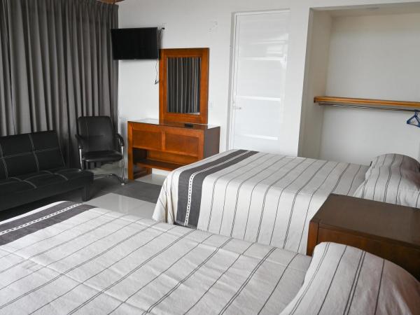 Casa LEONOR : photo 3 de la chambre chambre lits jumeaux - vue sur ville