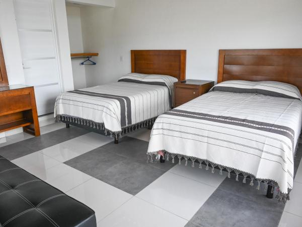 Casa LEONOR : photo 4 de la chambre chambre lits jumeaux - vue sur ville