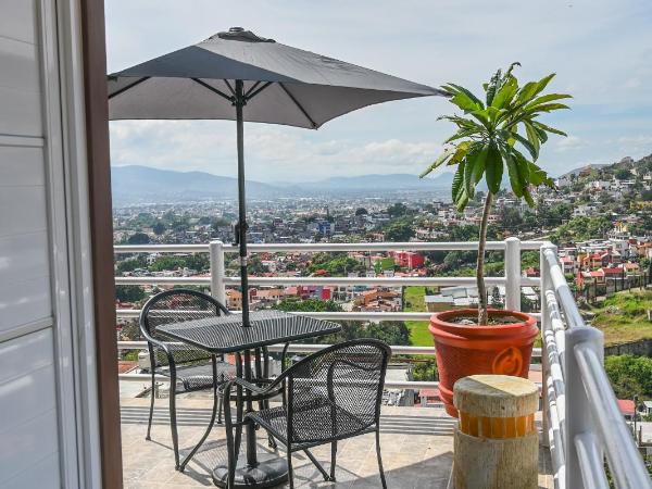 Casa LEONOR : photo 7 de la chambre chambre lits jumeaux - vue sur ville