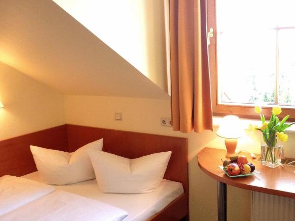 Landhotel Dresden : photo 4 de la chambre chambre double lit queen size