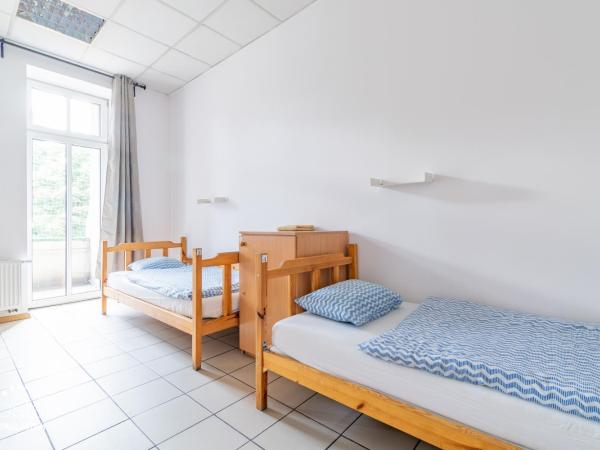 Hostel Katowice Centrum : photo 1 de la chambre lit dans un dortoir de 4 lits