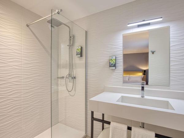 Sure Hotel by Best Western Les Portes de Montauban : photo 2 de la chambre chambre standard lit queen-size