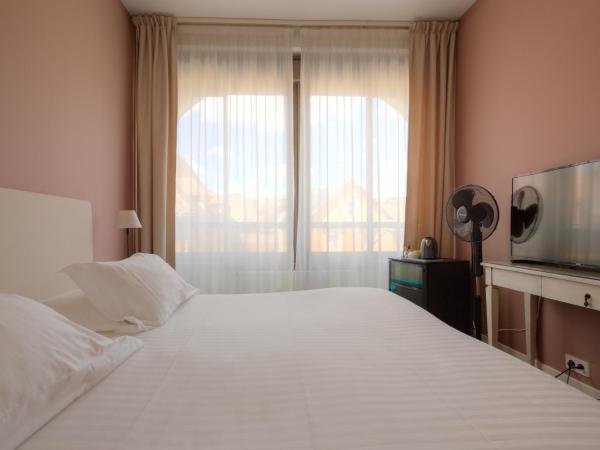 Hotel Le Renoir : photo 9 de la chambre chambre lit queen-size standard - pas de climatisation