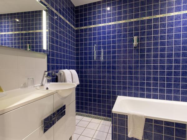 Hotel Le Renoir : photo 7 de la chambre chambre lit queen-size standard - pas de climatisation