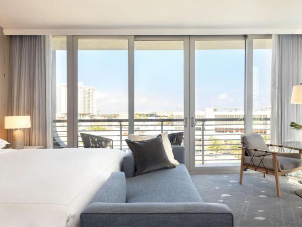 Kimpton - Hotel Palomar South Beach, an IHG Hotel : photo 5 de la chambre chambre d'angle lit king-size premium avec terrasse