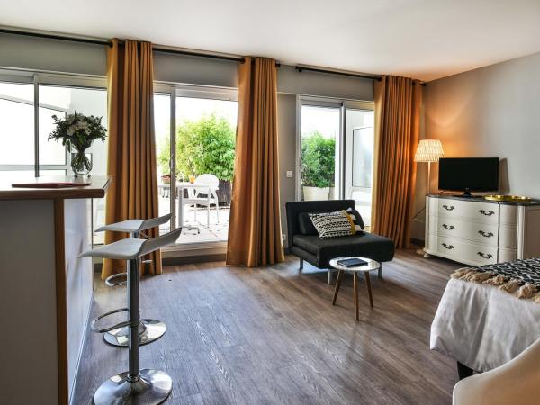 Hôtel La Réserve : photo 5 de la chambre studio familial (3 personnes)