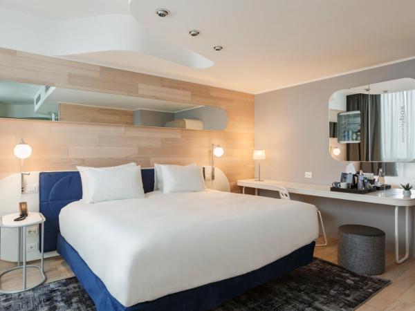 voco Milan-Fiere, an IHG Hotel : photo 5 de la chambre chambre king premium avec vue sur ville