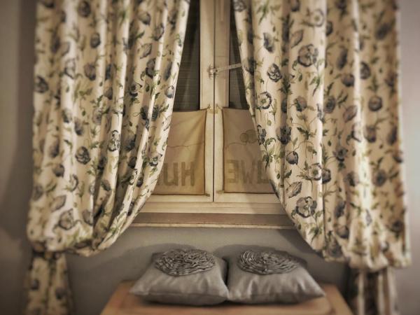 La Maison Bleue de Roubaix : photo 7 de la chambre chambre lit queen-size deluxe