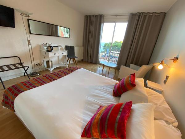 Hotel Le Bon Port : photo 5 de la chambre chambre double avec balcon