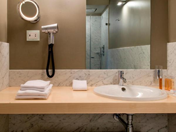 Petronilla - Hotel In Bergamo : photo 4 de la chambre chambre double ou lits jumeaux standard