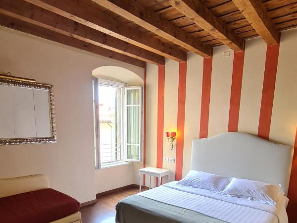 Hotel Piazza Vecchia : photo 7 de la chambre chambre familiale avec balcon