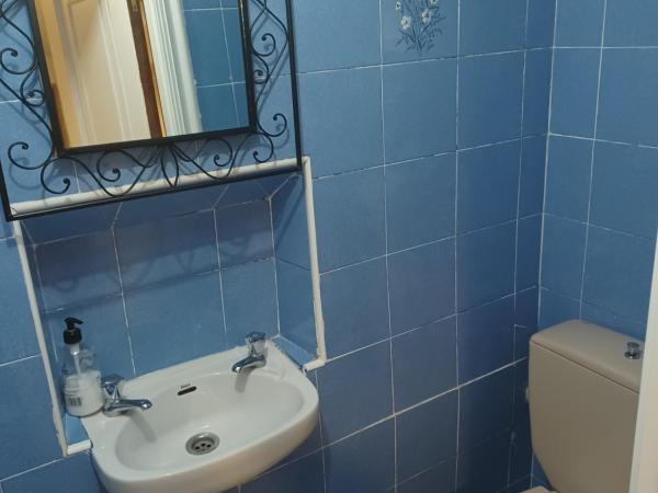 Hostal Forest : photo 2 de la chambre chambre lits jumeaux avec salle de bains privative