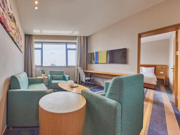 Holiday Inn Express Shanghai Zhenping, an IHG Hotel : photo 2 de la chambre suite lit queen-size 1 chambre