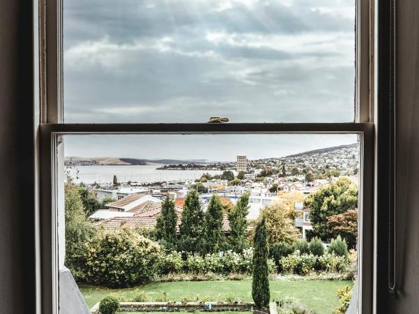 Old Bishop's Quarters Heritage, Modern & Unique Accommodation : photo 3 de la chambre two-bedroom apartment with sea view - old housekeepers