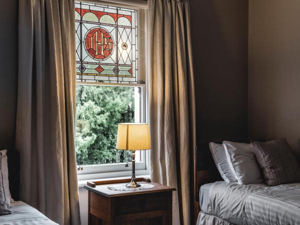 Old Bishop's Quarters Heritage, Modern & Unique Accommodation : photo 10 de la chambre two-bedroom apartment with sea view - old housekeepers