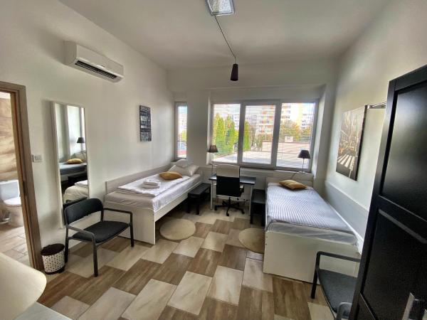 Boutique Hotel & Event Center : photo 8 de la chambre chambre lits jumeaux pour personnes à mobilité réduite