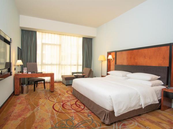 Millennium Airport Hotel Dubai : photo 2 de la chambre superior twin room, complimentary shuttle to dxb airport terminal 1 & 3