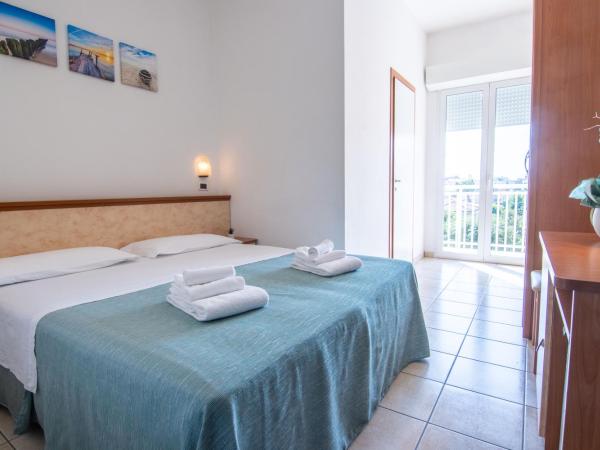 HOTEL ADRIA BEACH : photo 1 de la chambre chambre double avec balcon - vue sur mer
