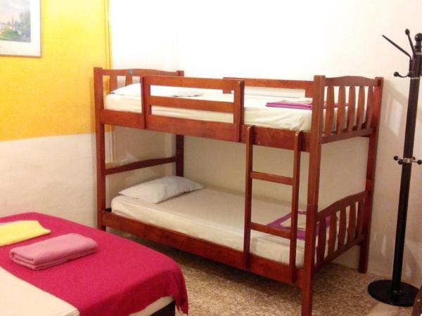 Cocoa Mews Cafe and Homestay : photo 5 de la chambre chambre familiale avec salle de bains commune