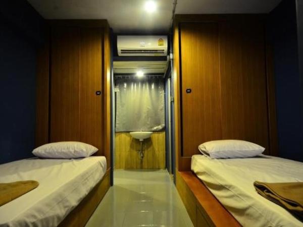 HOOT Hostel & Ratchada : photo 1 de la chambre chambre double ou lits jumeaux avec salle de bains privative