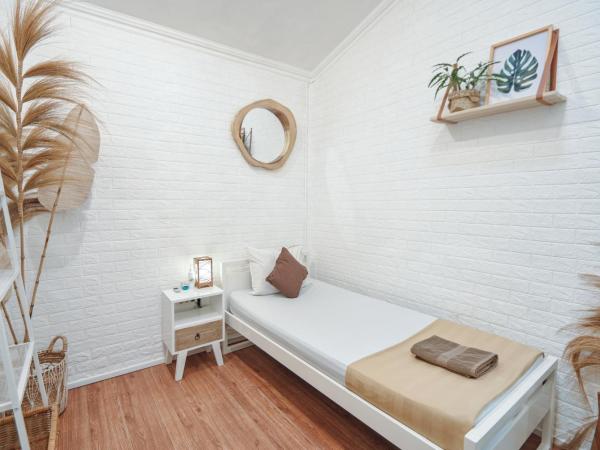 Snooze : photo 1 de la chambre chambre simple avec salle de bains commune