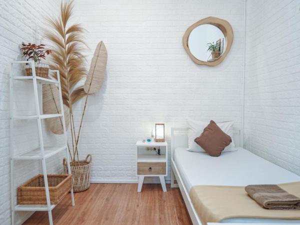 Snooze : photo 2 de la chambre chambre simple avec salle de bains commune