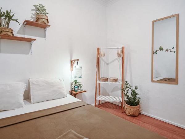 Snooze : photo 2 de la chambre chambre double avec salle de bains commune