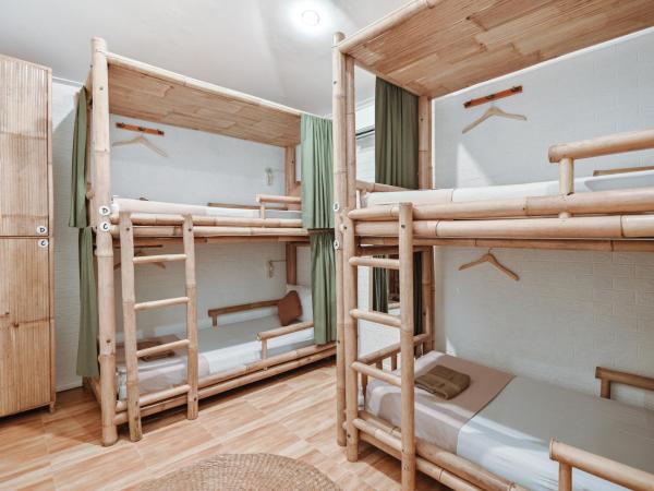 Snooze : photo 1 de la chambre chambre quadruple avec salle de bains commune