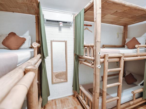 Snooze : photo 2 de la chambre chambre quadruple avec salle de bains commune