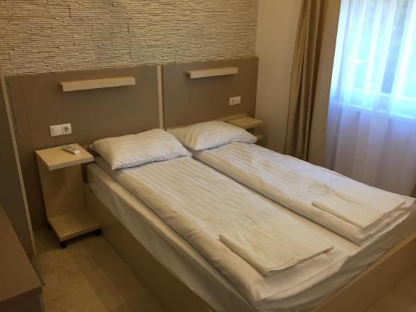 Mosoly Szallashely : photo 2 de la chambre chambre double deluxe avec baignoire