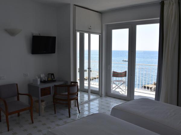 Giuggiulena : photo 8 de la chambre chambre double avec balcon - vue sur mer