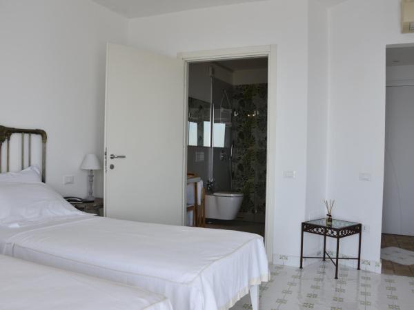 Giuggiulena : photo 10 de la chambre chambre double avec balcon - vue sur mer