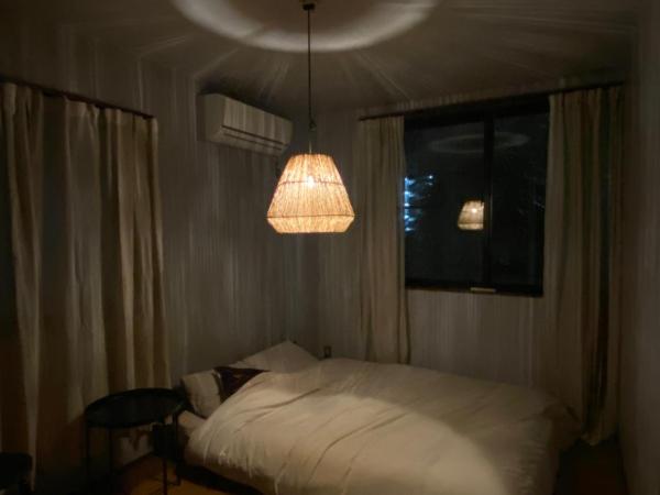 ゲストハウスよるよなか : photo 5 de la chambre chambre double