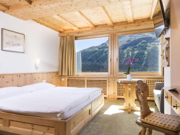 Chesa Languard : photo 2 de la chambre chambre double – vue sur lac