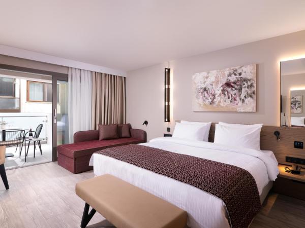 S Hotel Boutique Thessaloniki : photo 5 de la chambre chambre lit king-size avec balcon