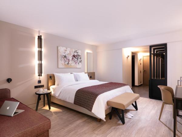 S Hotel Boutique Thessaloniki : photo 1 de la chambre chambre lit king-size avec balcon