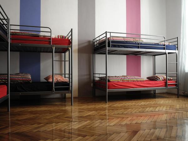 Westend Hostel : photo 1 de la chambre lit simple dans dortoir féminin de 3 lits