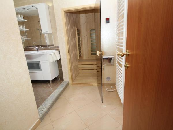 Hotel Trogir Palace : photo 6 de la chambre appartement 2 chambres de luxe avec terrasse et vue sur mer