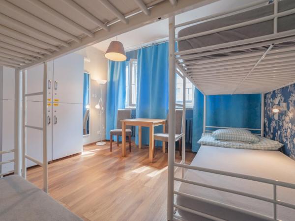 Tatamka Hostel : photo 1 de la chambre chambre quadruple avec salle de bains commune