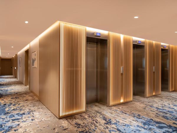 Mövenpick Hotel Istanbul Bosphorus : photo 9 de la chambre chambre lit king-size deluxe - vue sur bosphore